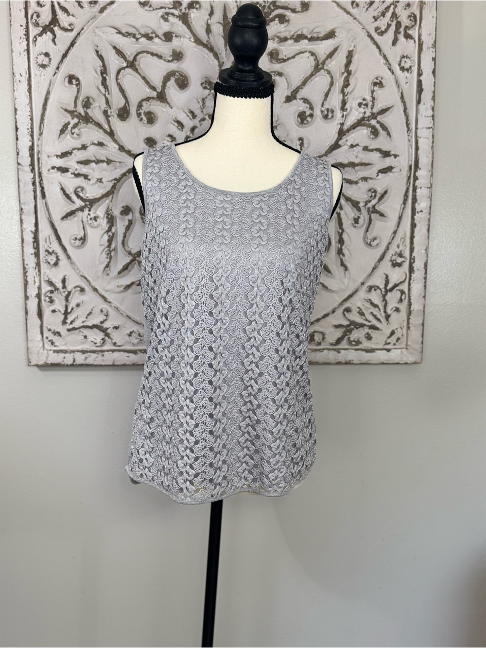 The Limited Gray Lace Overlay Tank Top – Women’s Medium